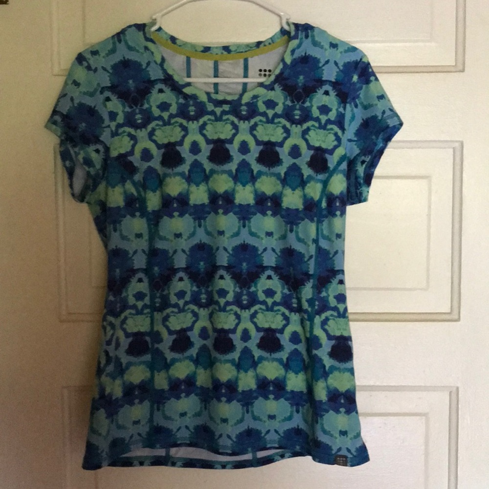 Title nine short sleeve shirt size medium